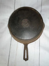 INDIAN HEAD Antique Vtg WAPAK Big Hollow Ware #8 Cast Iron Skillet Pour Spouts