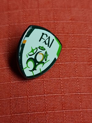 Ansteck Pin Fußball  F A I  ( 94  )