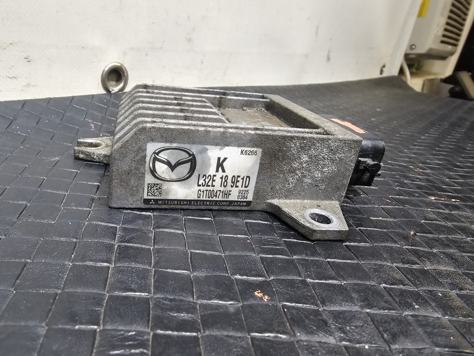 06-09 Mazda 3 TCM OEM Transmission Control Module Computer Match L32E 18 9E1D