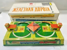 2175.7 - Vintage NOS 1950's Russian W/U Tin Railroad Train W/Box & Key / Works!