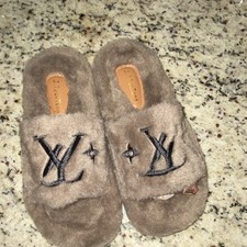 J.TiunTeng Women  s Brown Faux Fur Slide Slippers Embroidered Logo Size 8
