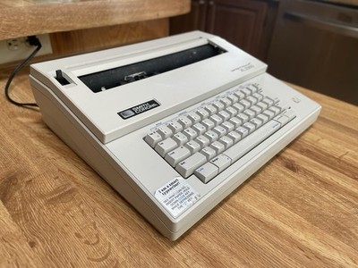   Vintage Smith Corona XL 2000 Electronic Typewriter Correctable Spellright