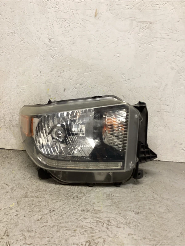 2018-2021 Toyota Tundra RIGHT RH PASSENGER SIDE HEADLIGHT HALOGEN BLACK OEM