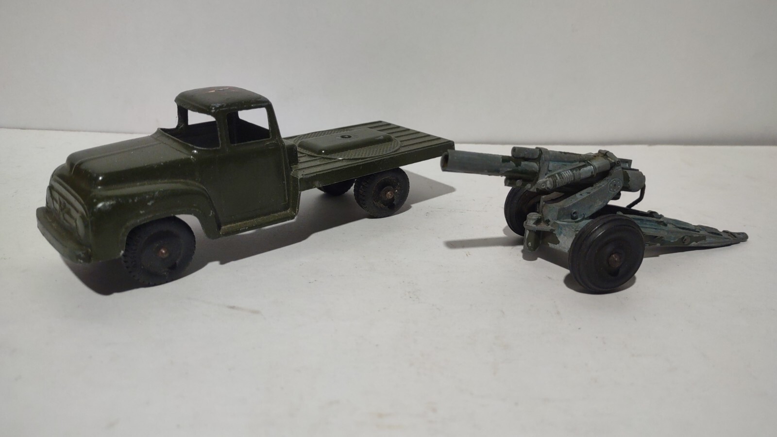 Vintage Tootsietoy, Army Radar Truck & Howitzer Gun, Diecast