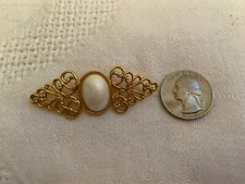Vintage BAR PIN Goldtone Filigree w/ Large Center Faux Pearl