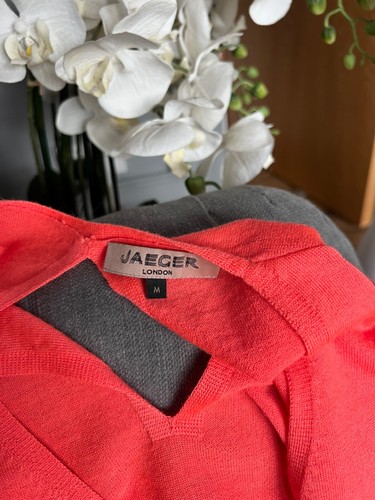 JAEGER Jumper Size M Wool Silk Blend V Neck - Key Hole Back Design - Picture 7 of 8