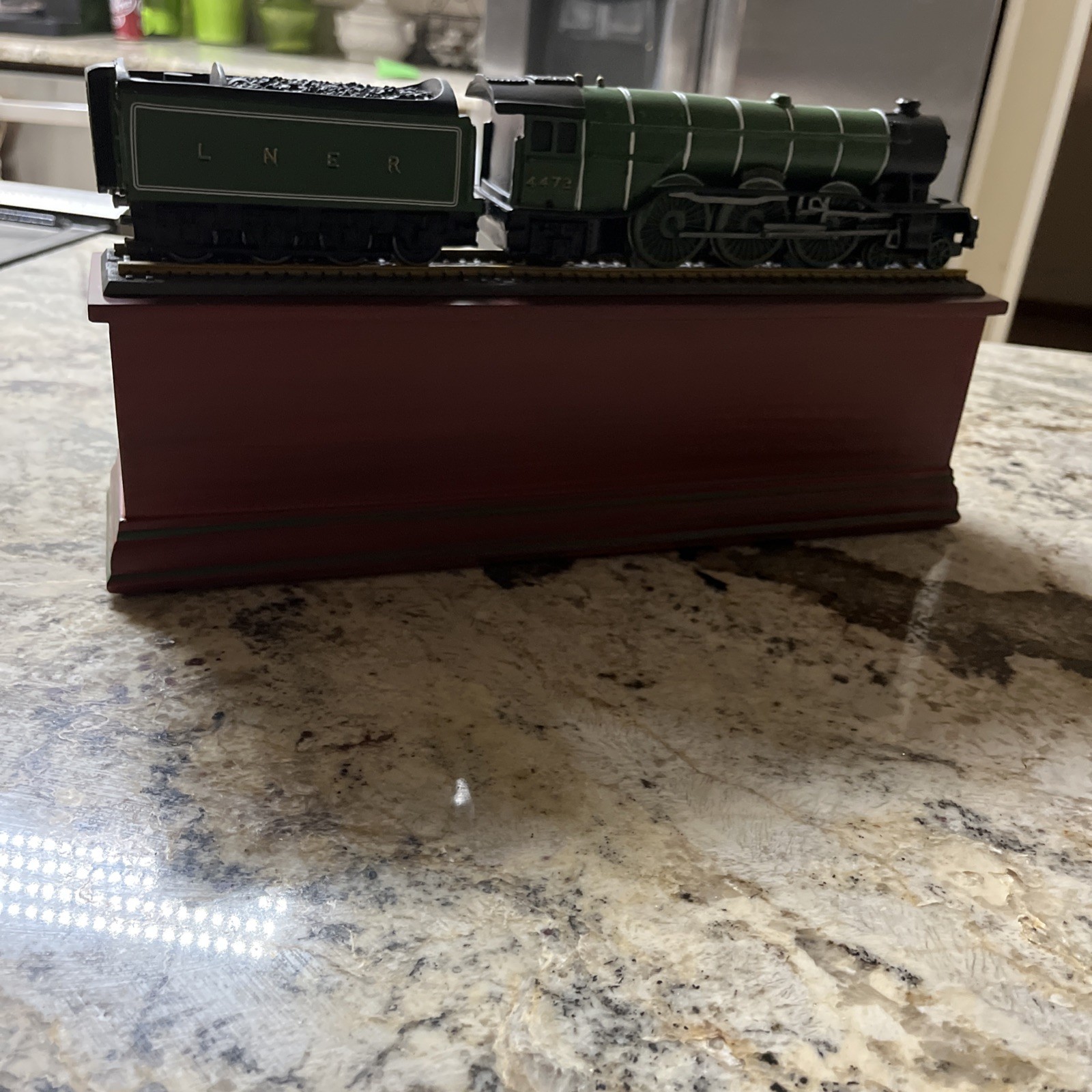 HORNBY R3086 LNER 4472 FLYING SCOTSMAN A1 CLASS 4-6-2 MODEL This is ...