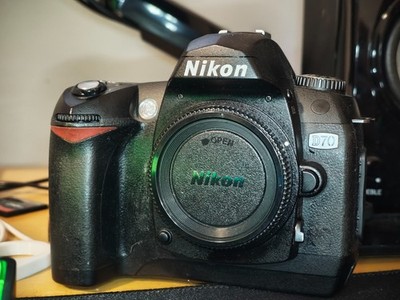Nikon D D70 6.1MP Digitalkamera - Schwarz (Nur Gehäuse) Beschreibung Lesen!!!