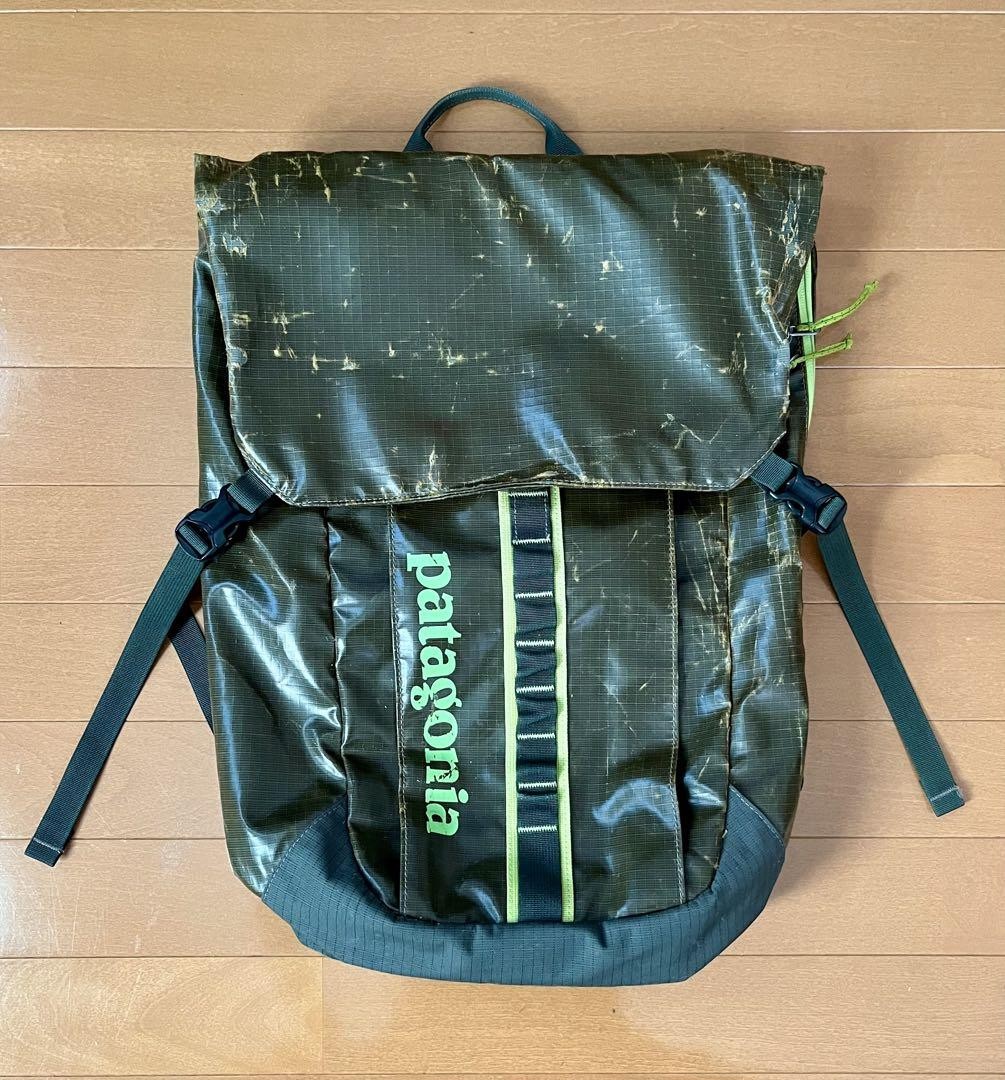 Patagonia Black Hole 32L Backpack Green Waterproof Durable Travel Hiking
