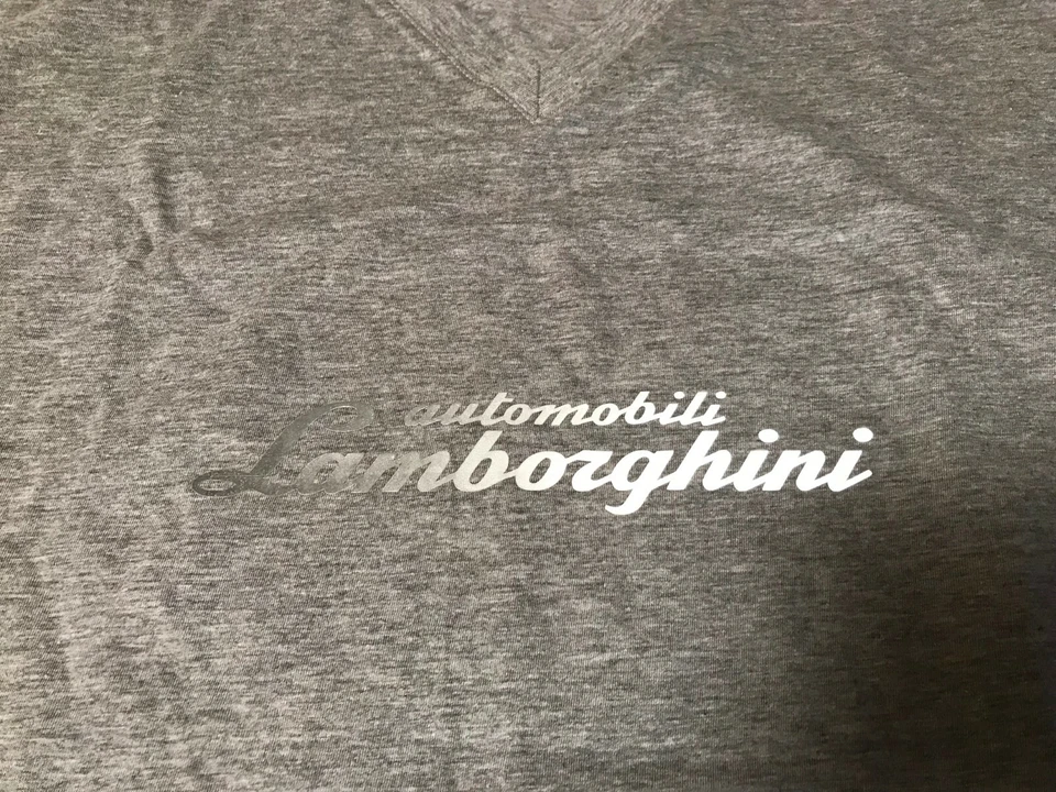 CAMISETA LAMBORGHINI AUTOMOBILI LAMBORGHINI PARA HOMBRE CUELLO EN V GRIS TALLA XL Foto 2 de 4
