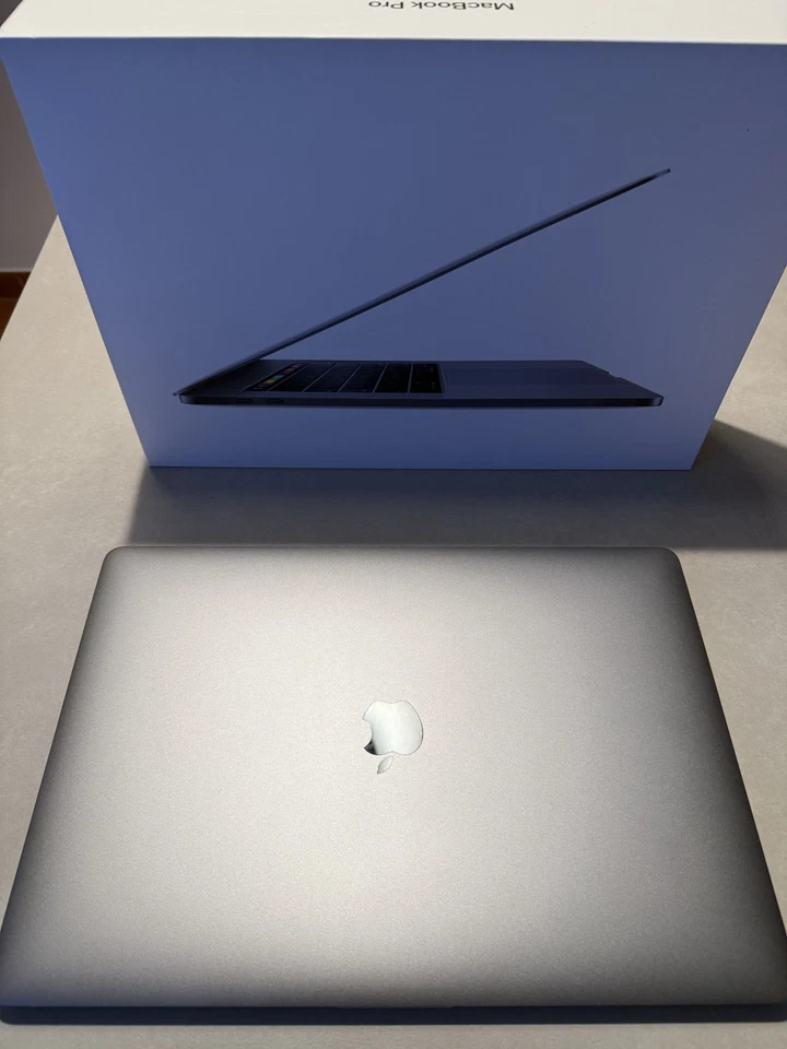 Apple MacBook Pro 15" 2018 · i7 · 32GB · 1TB, foto 3 di 5