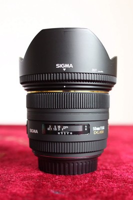Sigma 50mm f/1.4 EX DG HSM Lens with Lens Hood +Caps  for Canon EF-Used 95% New