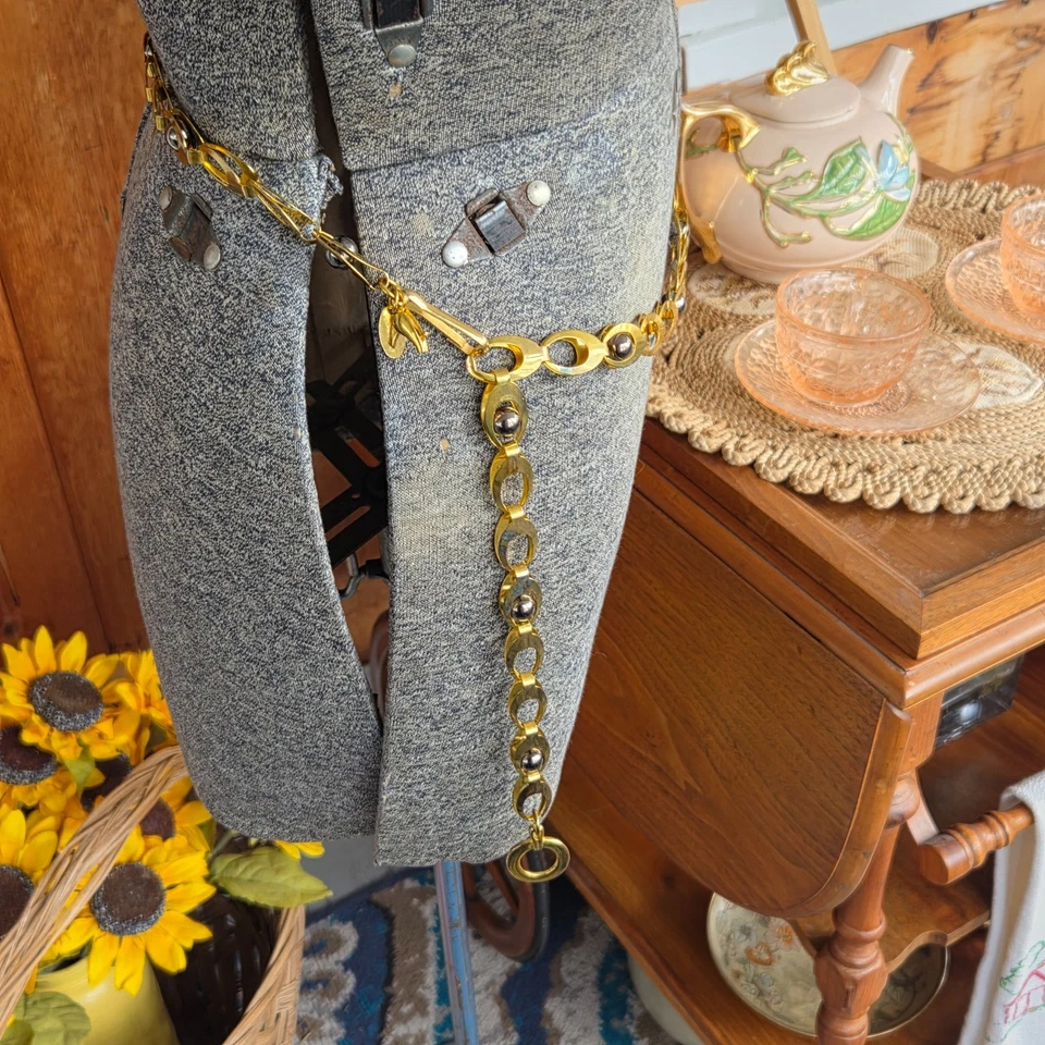 Vintage 1980s Gold Tone Chain Belt Black Balls in Center Size S-L - Image 4 of 4
