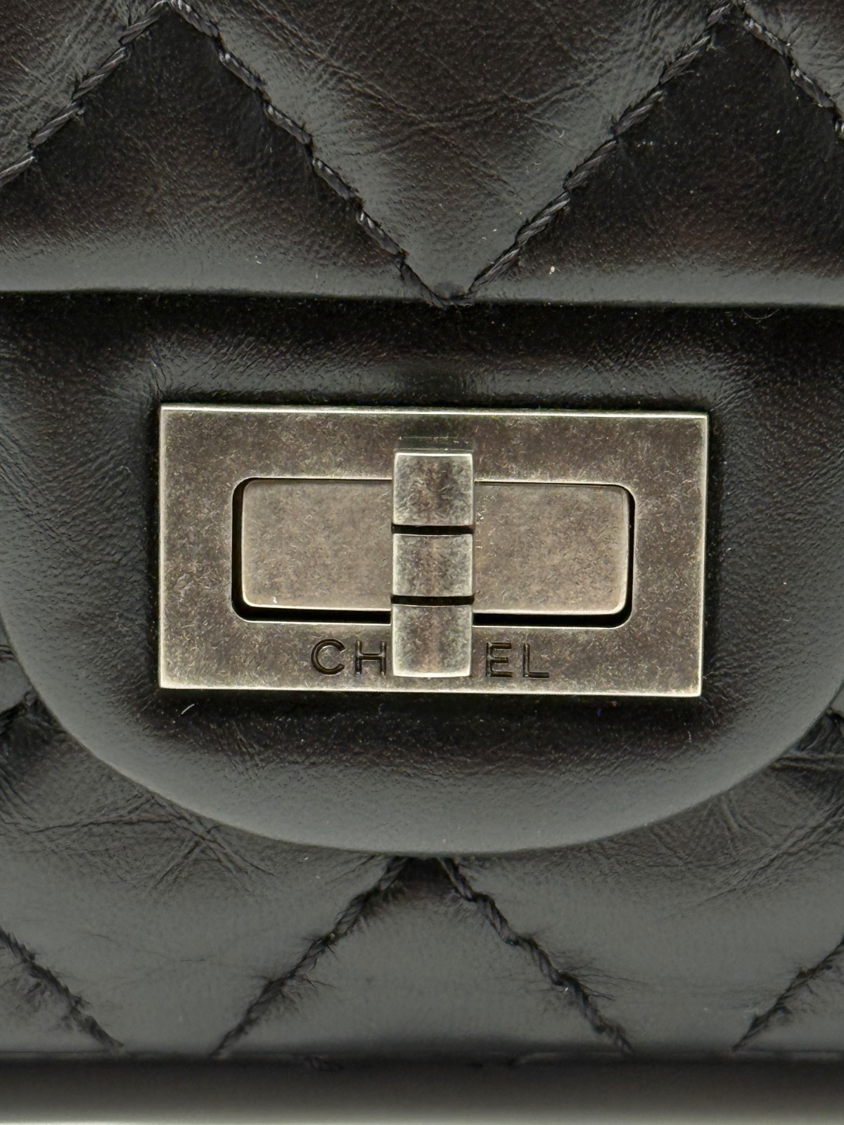 Chanel handbag vintage look, caviar leather, flap bag image 6