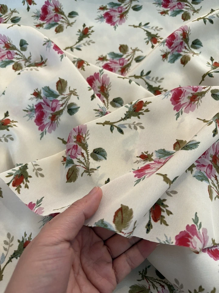 古驰 Deadstock 面料棕色花卉丝绸绉纱 — 第 2/4 张图片