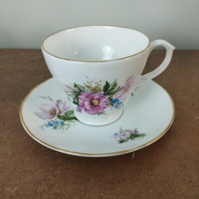 Vintage Jenny Phillips, Bridgend, Bone China 'Wild Rose' Teetasse & Untertasse