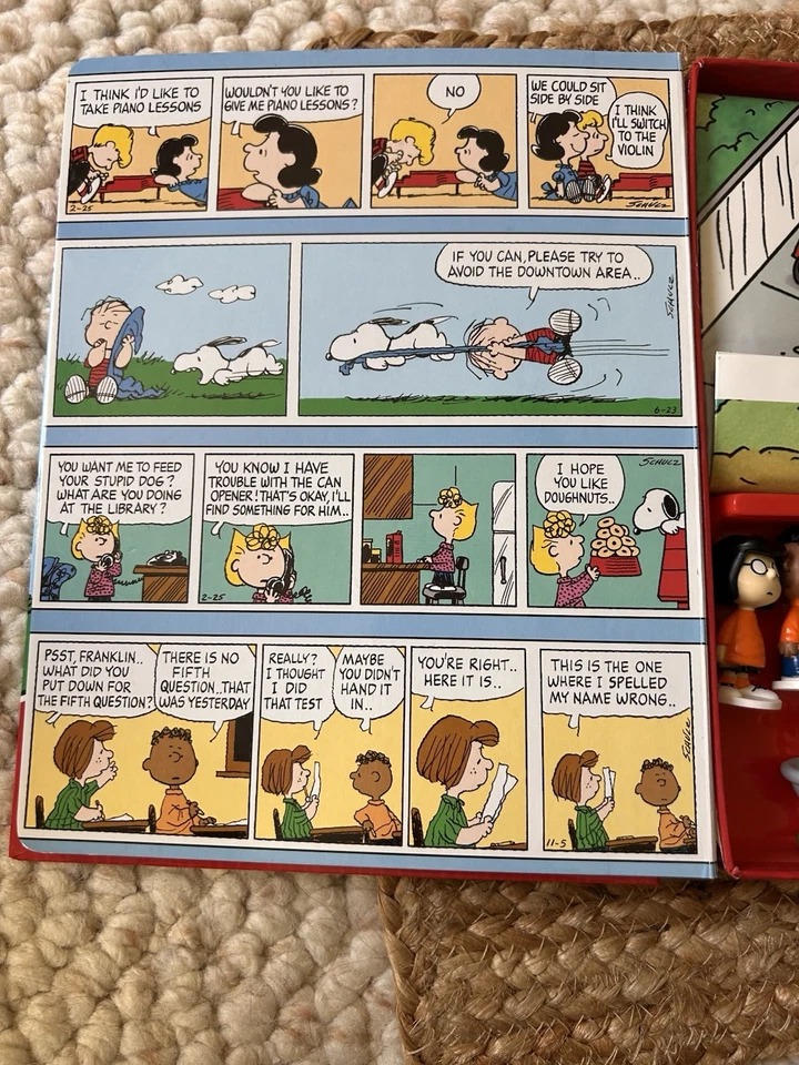 Peanuts 2015 My Busy Books Storybook, 12 Figurines & Playmat Collectible Foto 4 de 4