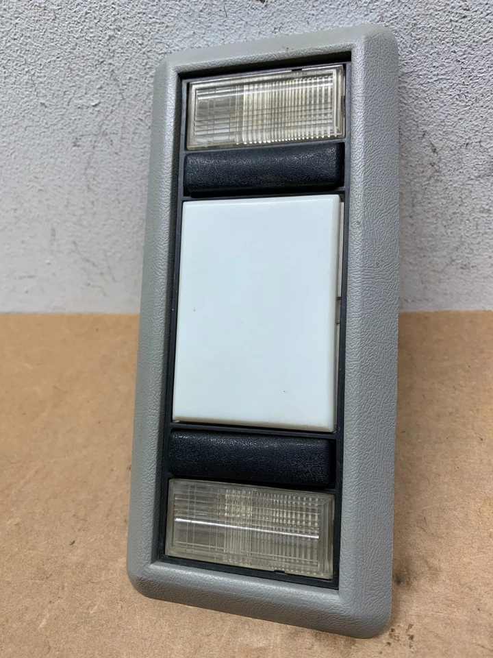 1988-1999 Chevy GMC CK1500 Silverado Truck Interior Dome Light Assembly 15686975 - Image 2 of 4