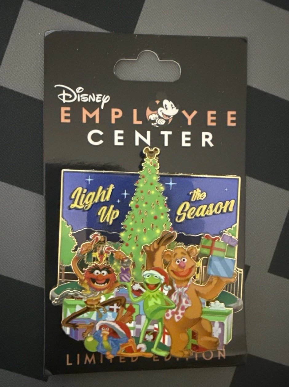 DEC Christmas Holiday Light Up The Season D23 Disney Pin Trading LE250 Muppets