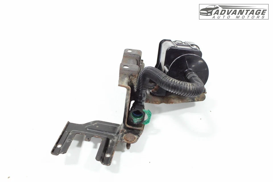 2013-2024 TOYOTA TACOMA FUEL EMISSION SYSTEM LEAK DETECTION PUMP & HOSE OEM - Image 3 of 4