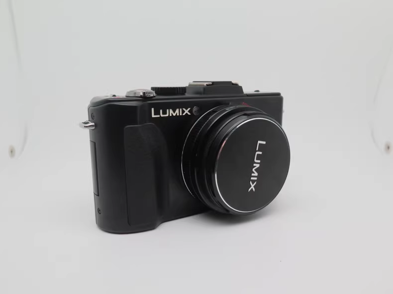 Panasonic LUMIX DMC-LX5 10.1MP 3.8X Optical Zoom Digital Camera