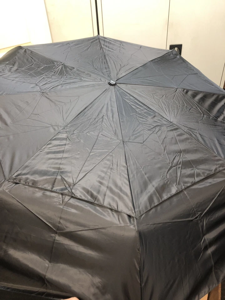 Paraguas Cirra negro. Toldo de ventilación de aire. Apertura automática y cierre automático. Foto 3 de 3