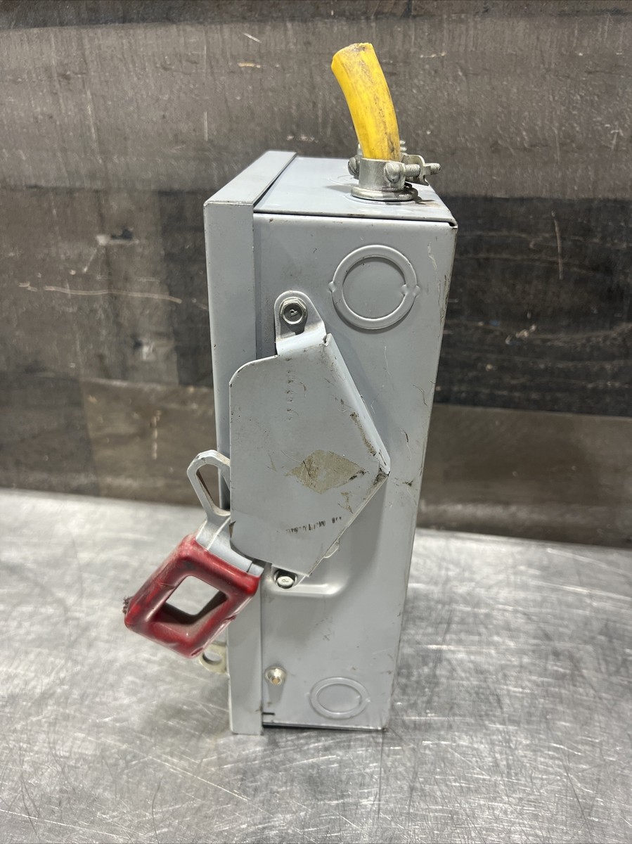 GE Heavy Duty Safety Switch 30 Amp 240 V AC Max HP 7.5 NP266212-A