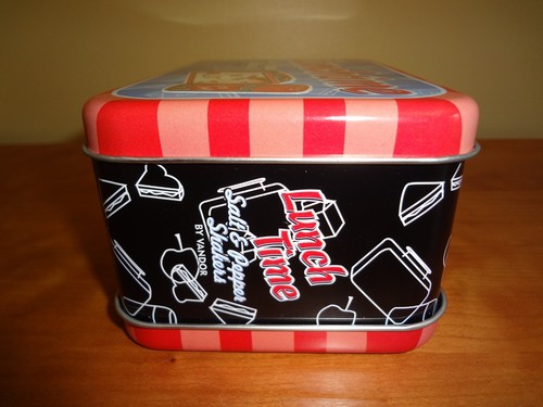 Vintage New I love Lucy Lunchtime Salt & Pepper Shakers in Original Metal Tin - Picture 5 of 11