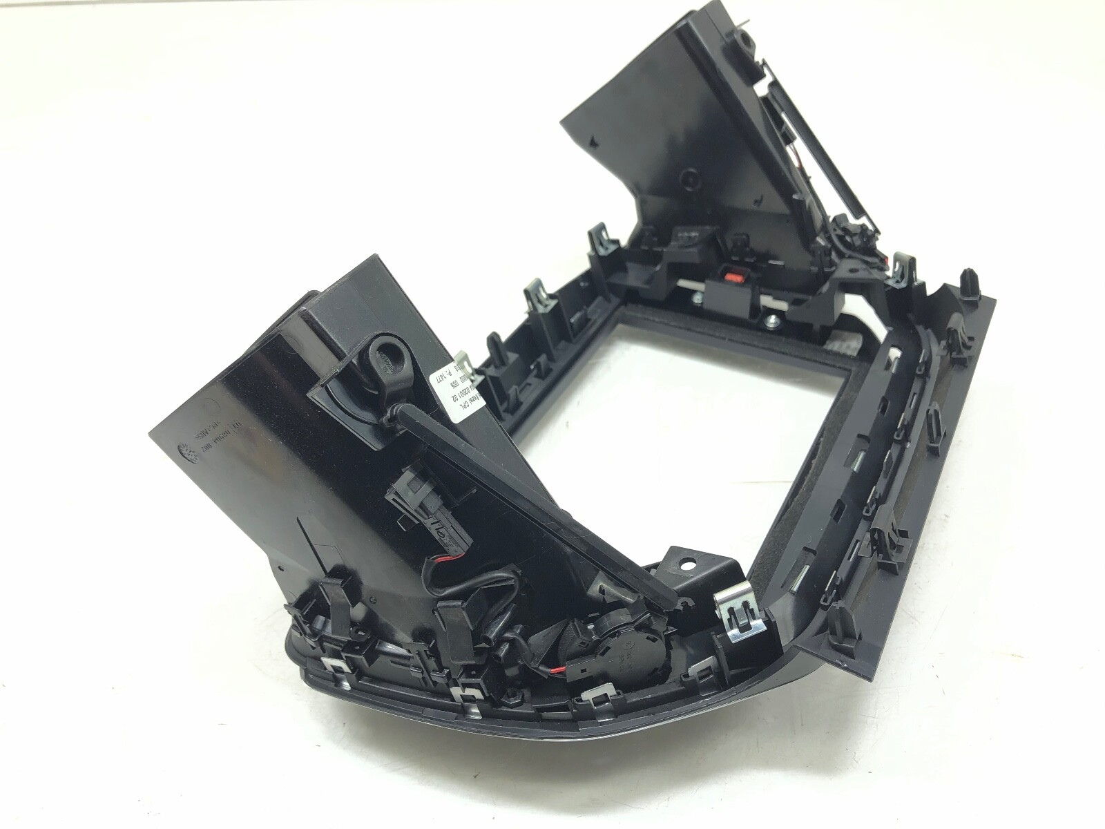 2014-2019 MASERATI GHIBLI FRONT CENTRAL BEZEL TRIM W/ GRILLE OEM.