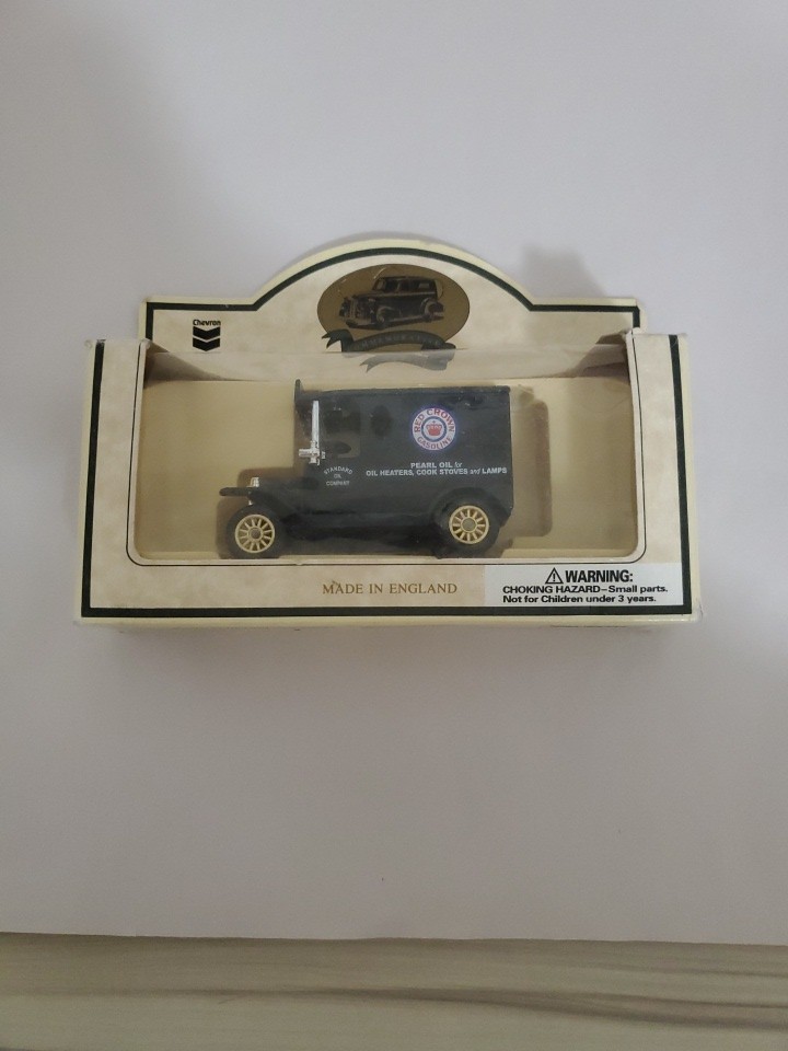 Lledo Days Gone Chevron 1927 PEARL OIL VAN Diecast New Old Stock MIB