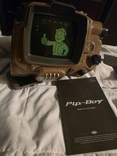 Bethesda Fallout 4 Edizione da Collezione Pip-Boy Replica Vault Boy Game Set