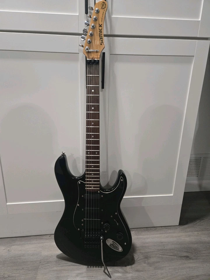 Guitarra Eléctrica/Estuche Suave Estilo Super Strat SSM2 1994 Samick Valley Arts SSM2 de Colección Foto 2 de 4