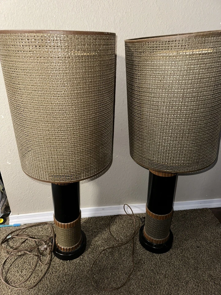 PAR DE LÁMPARAS DE MESA DANESAS MCM VINTAGE PANTALLAS DE RATÁN INTERIOR PANTALLA DE FIBRA DE VIDRIO ☼ Foto 3 de 4