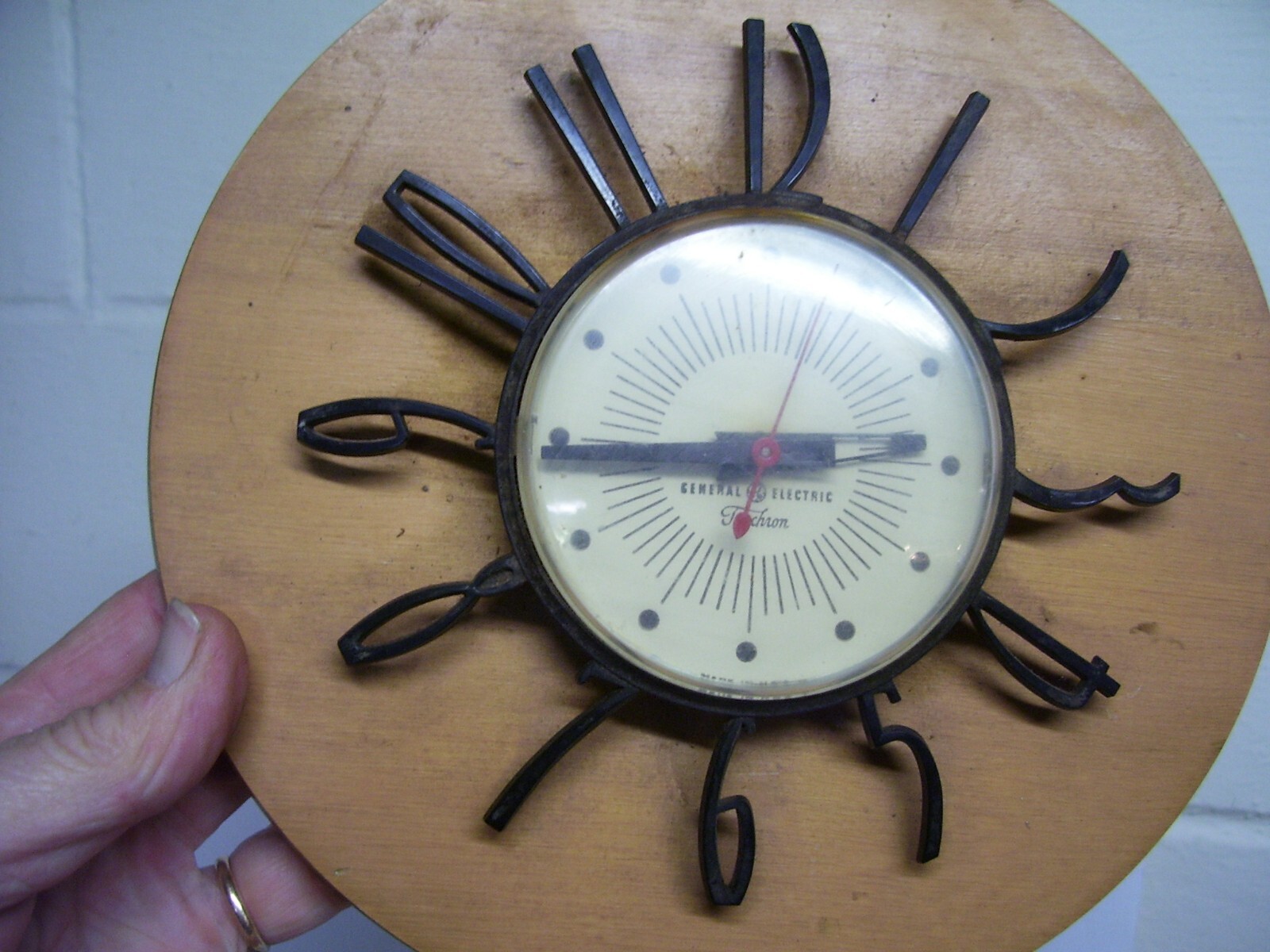 VINTAGE RETRO GENERAL ELECTRIC GE TELECHRON WALL CLOCK MODEL 2H59, mid century