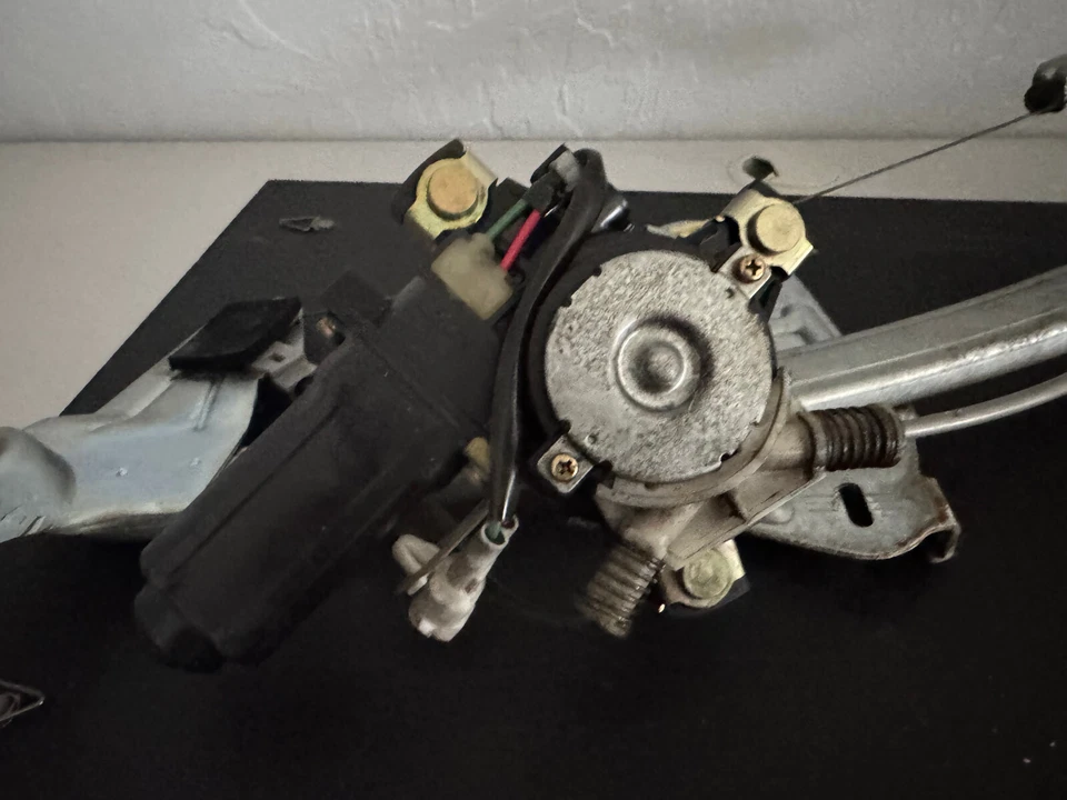1992-1996 Lexus ES300 Window Regulator with Motor (Passenger Side Rear) - Image 4 of 4