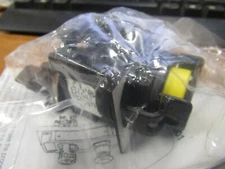 NEW APPLETON UCS HAZARDOUS LOCATION PUSHBUTTON  YELLOW