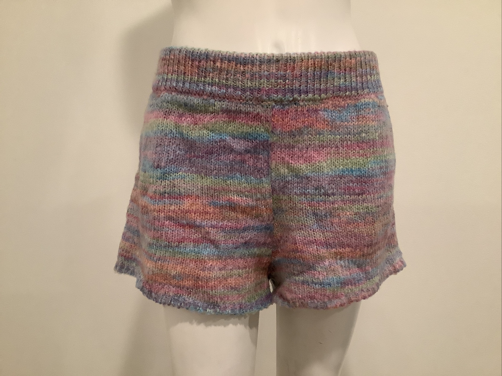 Mumu Rainbow yarn  Shorts Women’s Size large. New.