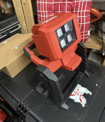 Hilti SL 6-A22 Baustrahler LED 22 V Akku kabellos tragbar rot/schwarz 4 LEDs