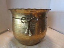 Vintage Hammered Brass Planter JARDINIERE Chinoiseries Rope Tassel 1970 13.75" W