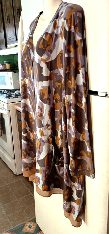 WOMEN'S LOGO BY LORI GOLDSTEIN ABSTRACT LONG SLEEVE TUNIC TOP PLUS SIZE 3X - Image 2 of 4