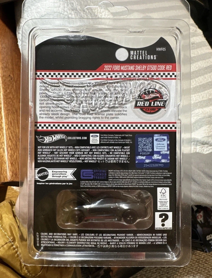 Ford Mustang Shelby GT500 2022 exclusivo Hot Wheels RLC 2024 código rojo en mano Foto 2 de 2