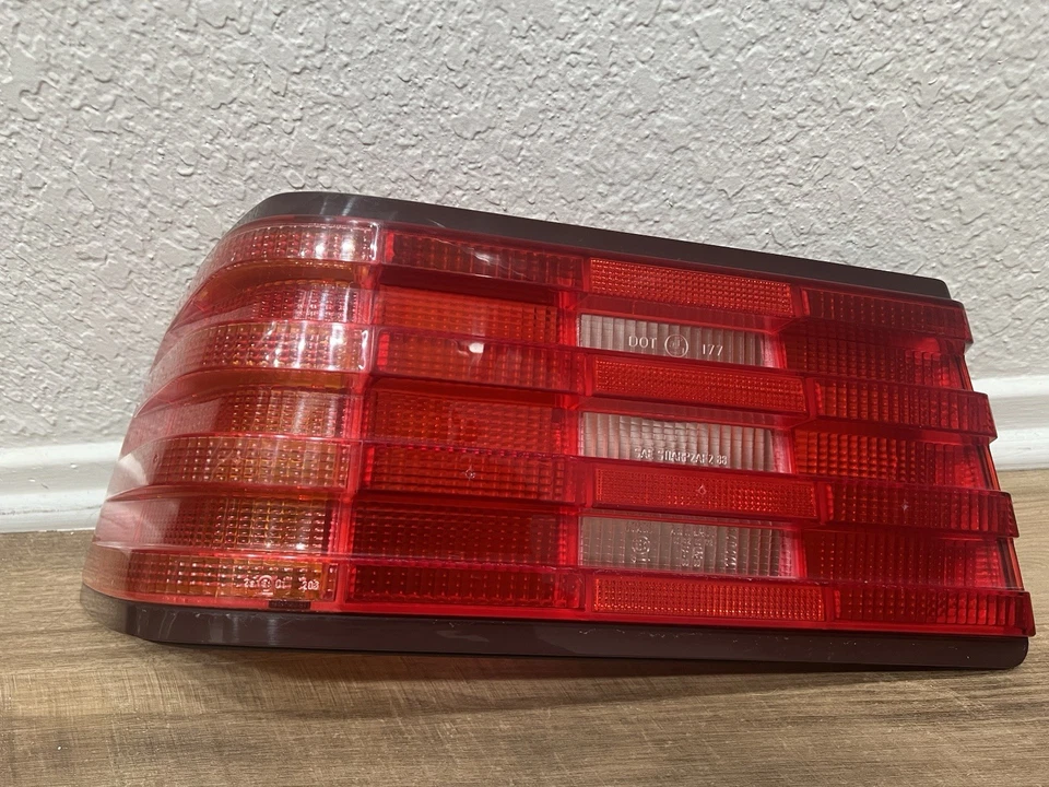 Conjuntos de luces traseras izquierda/derecha Mercedes-Benz SL500 96-98  Foto 2 de 4