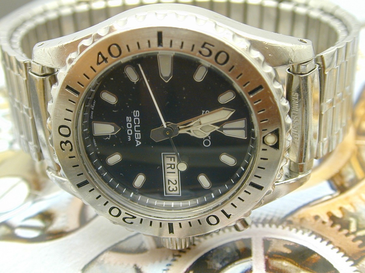 SEIKO AGS SCUBA KINETIC DIVER 45 BY 37 MM RUNS GREAT, KEEPS TIME