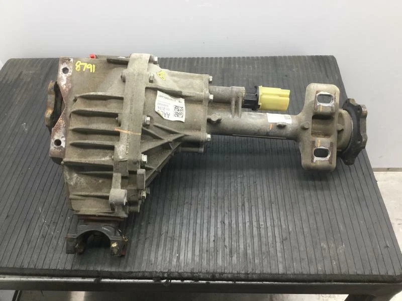 2014-2018 GMC Sierra 1500 Front Axle Differential Carrier Opt GU6 3.42 Ratio OEM - Image 3 of 4
