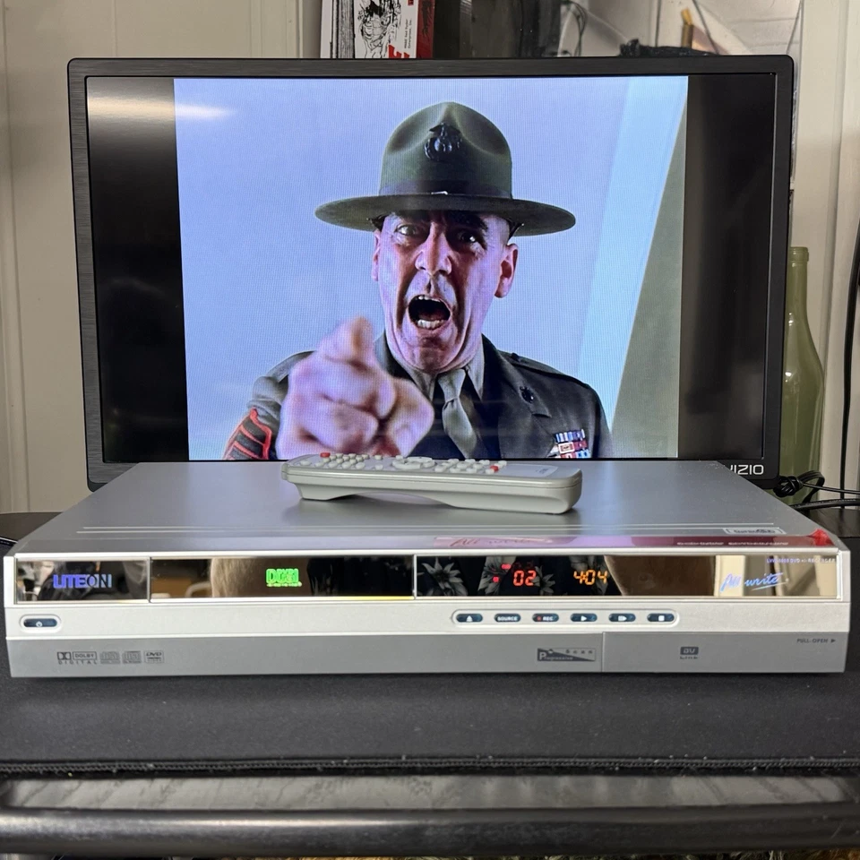 Grabadora de DVD LiteOn LVW-5005A All Write con control remoto, cables y disco DVD-R de JVC Foto 2 de 4