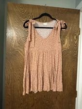 MOCO BOUTIQUE NWOT Women's Peach Floral Tank Top