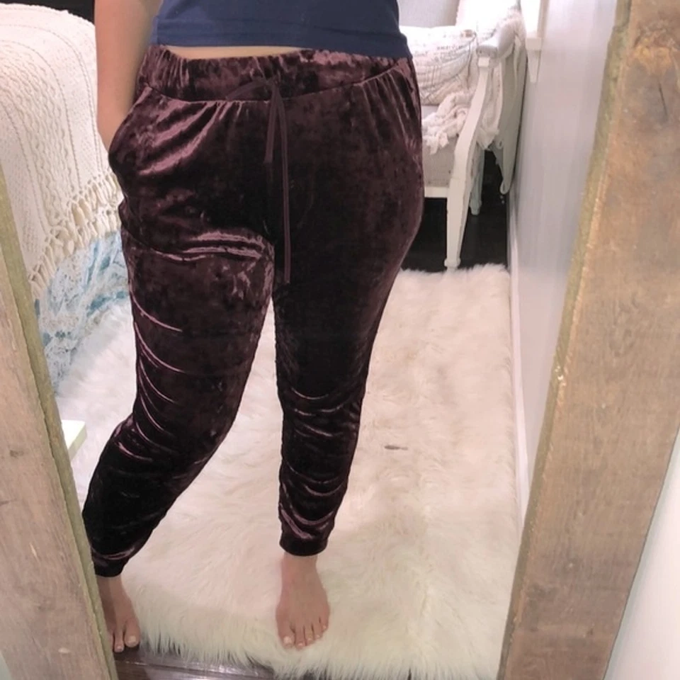 Pantalón Jogger LOGO Talla Mediana Borgoña Terciopelo Brillo