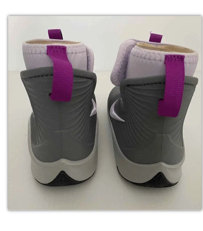 NUEVAS Botas Nike Binzie - Botas de Nieve Talla 4C Niño Envío Gratis Foto 2 de 4