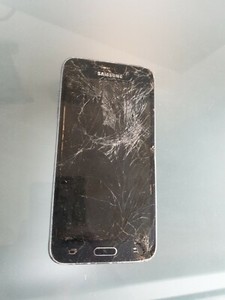Samsung Galaxy J3 (2016) J320FN - DEFEKT - NUR FÜR ERSATZTEILE - ANGEBOT!