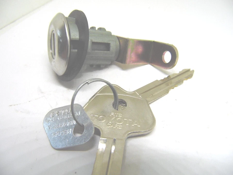 Cerradura de maletero estándar TL-130 para Toyota Camry 87-91 Foto 3 de 4